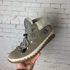 Sorel boots size 5 woman